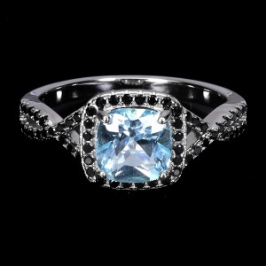 Srebrny elegancki pierścionek naturalny sky topaz czarne spinele r 17 925