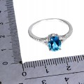 Srebrny elegancki delikatny pierścionek topaz london blue cyrkonie r 12.5