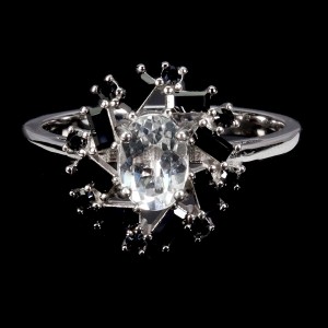 925 Srebrny elegancki pierścionek naturalny biały topaz czarne spinele r 17