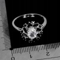925 Srebrny elegancki pierścionek naturalny biały topaz czarne spinele r 17