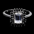 Srebrny elegancki pierścionek naturalny biały topaz czarne spinele r 17 925