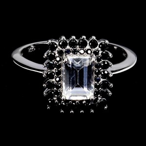 Srebrny elegancki pierścionek naturalny biały topaz czarne spinele r 17 925