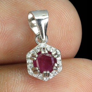 Delikatny elegancki wisiorek srebrny naturalny rubin cyrkonie 925