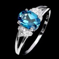 Srebrny elegancki delikatny pierścionek topaz london blue cyrkonie r 14