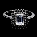 Srebrny elegancki pierścionek naturalny biały topaz czarne spinele r 20 925