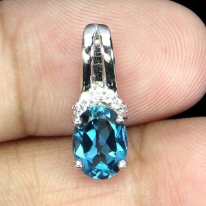 Delikatny elegancki wisiorek srebrny naturalny topaz london cyrkonie 925