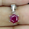 Delikatny 925 minimalistyczny elegancki wisiorek srebrny naturalny rubin