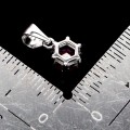 Delikatny 925 minimalistyczny elegancki wisiorek srebrny naturalny rubin