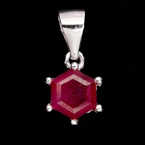 Delikatny minimalistyczny elegancki wisiorek 925 srebrny naturalny rubin