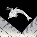 925 Srebrny piękny wisiorek naturalna masa perłowa delfin