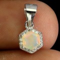 925 Delikatny minimalistyczny wisiorek srebrny naturalny opal ognisty
