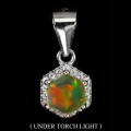 925 Delikatny minimalistyczny wisiorek srebrny naturalny opal ognisty