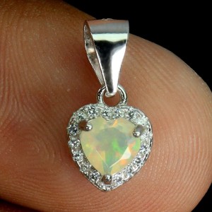 925 Delikatny minimalistyczny wisiorek srebrny naturalny opal ognisty serce