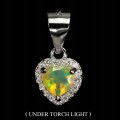 925 Delikatny minimalistyczny wisiorek srebrny naturalny opal ognisty serce