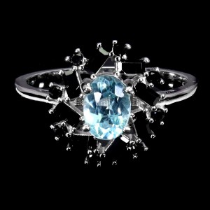 925 Srebrny elegancki pierścionek naturalny sky topaz czarne spinele r 17