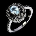 Srebrny elegancki pierścionek naturalny sky topaz czarne spinele r 17 925