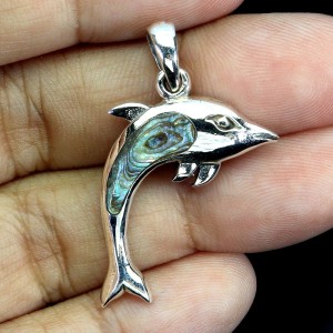 Srebrny piękny wisiorek naturalna masa perłowa delfin 925