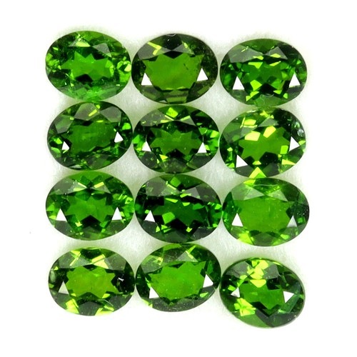 Diopsydy kamienie naturalne 4.75 ct 12 sztuk