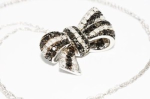 Złoto naszyjnik diamenty 0.38 ct certyfikat wycena