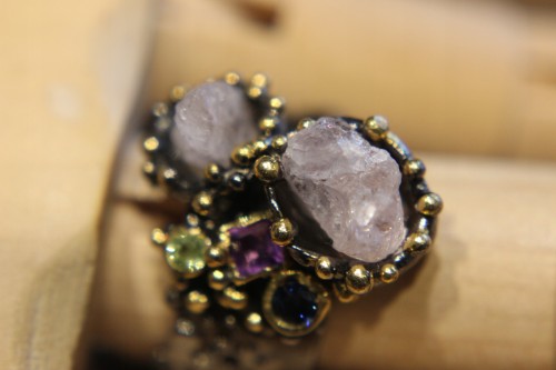Artystyczny pierścionek kwarc oliwin ametyst r 16