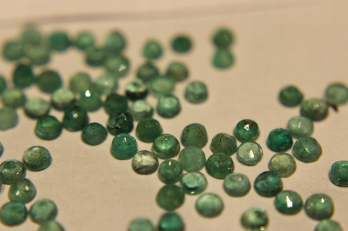 Szmaragd kamień naturalny 2.6-3.0x1.4-2.0mm 65szt 7.45ct