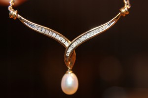 Złoty 14k naszyjnik diamenty perła certyfikat