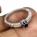 Pierścionek naturalny 0.68ct czarny diament r 12