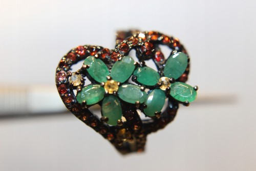 Pierścionek nat. srebrny szafiry szmaragdy 16.5